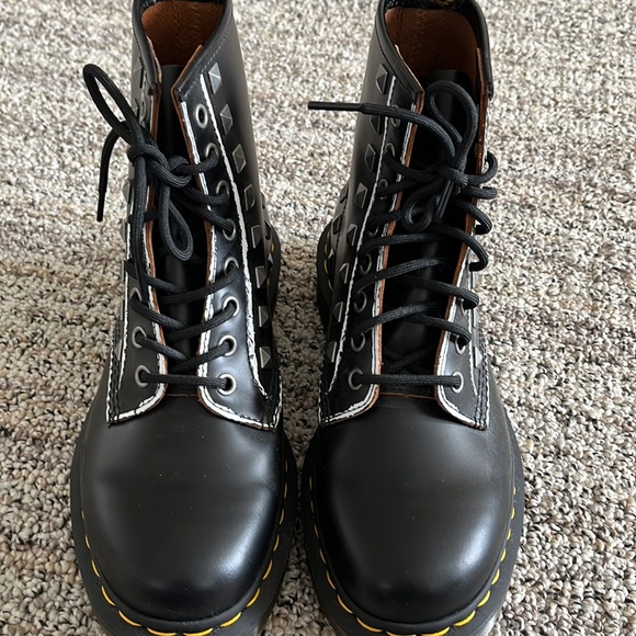 Slightly used Doc Martens w studs - Picture 2 of 9